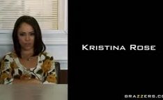 Kristina Rose arrombada em cima da mesa