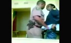 Video amador com policial fodendo morena na delegacia