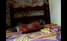 Moreninha batendo siririca no quarto - XHAMSTERANAL.COM