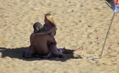 Flagra real de casal fodendo na praia de Macae - RJ